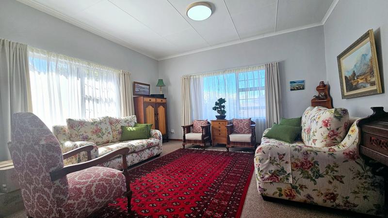 6 Bedroom Property for Sale in Fraaiuitsig Western Cape